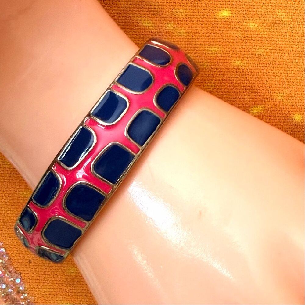 Fornash Pink & Navy Enamel Giraffe-Print Hinged Bangle